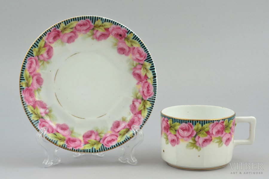 tea pair, "Roses", porcelain, M.S. Kuznetsov manufactory, Riga (Latvia), 1920-1933, h (cup) 5.3 cm, Ø (saucer) 13.7 cm
