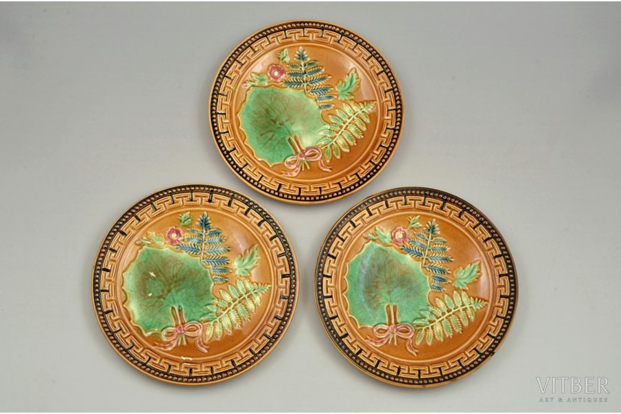 set of 3 plates, ceramics, M.S. Kuznetsov manufactory, Riga (Latvia), Russia, 1864-1887, Ø 16.9 cm, one plate with chip on the edge