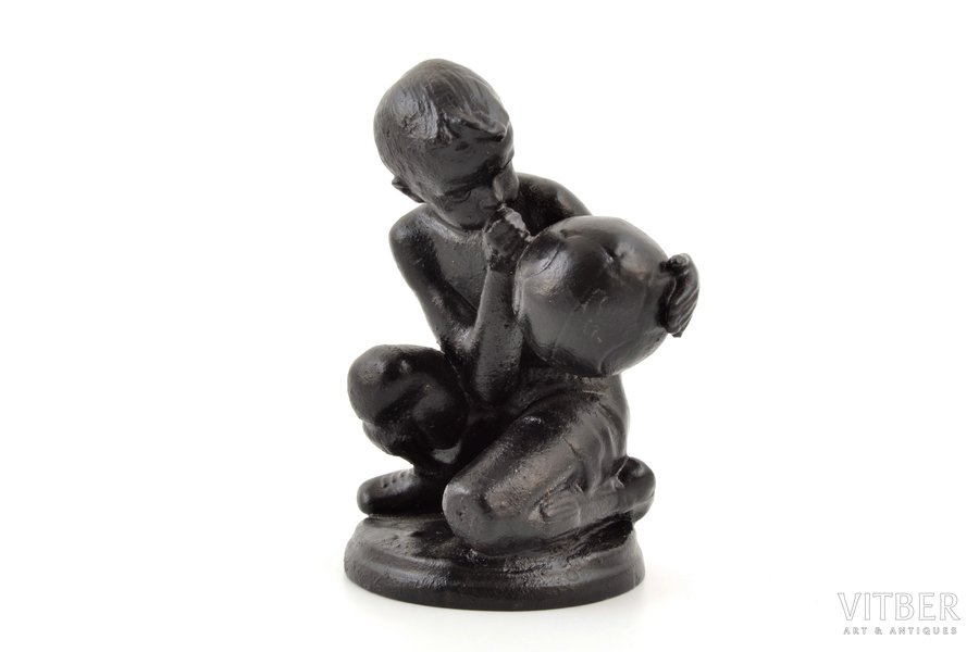 figurine, "Boy inflates the ball", cast iron, h 9.4 cm, weight 624.35 g., USSR, Kasli, 1963