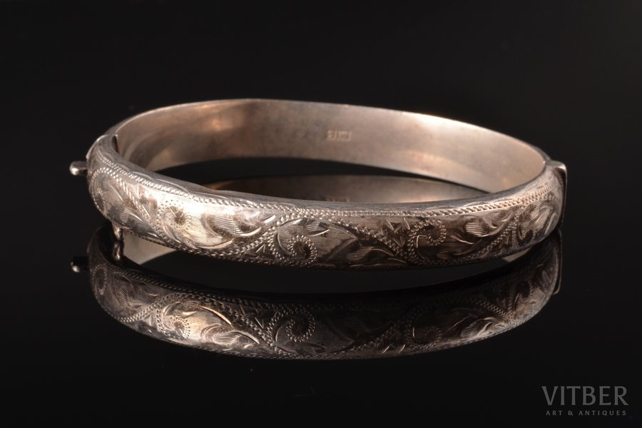 a bracelet, silver, 925 standard, 15.55 g., the diameter of the bracelet 5.6 - 6.1 cm, Great Britain