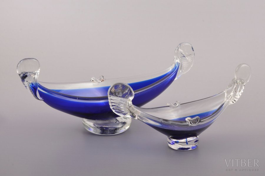 2 konfekšu trauku komplekts, Līvānu stikla fabrika, Latvija, 11.2 x 26 x 8.8 / 10.6 x 20.5 x 7.8 cm