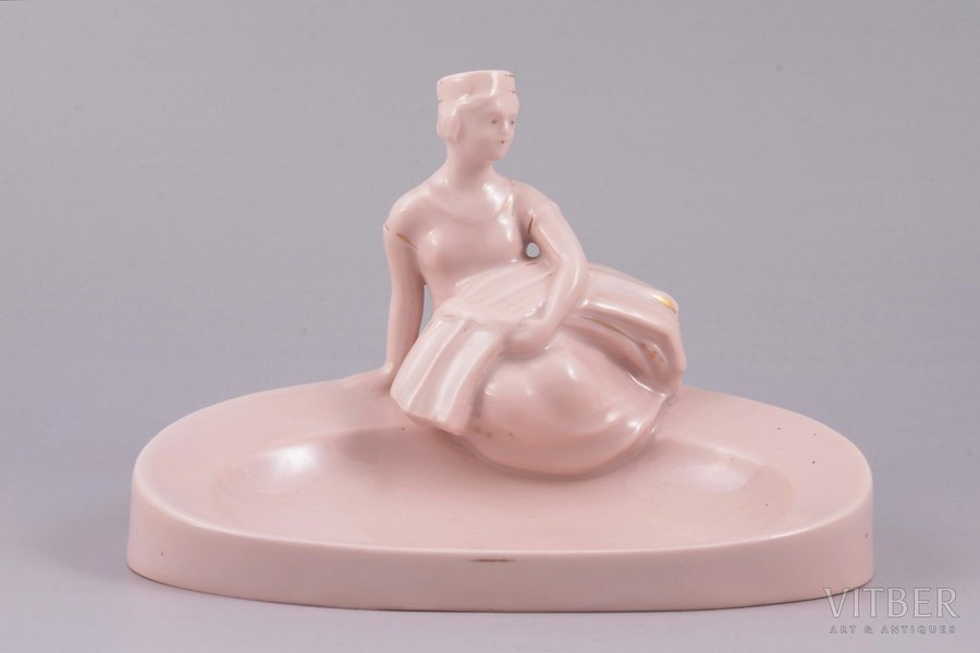 ashtray, "Girl in traditional costume", porcelain (pink color mass), M.S. Kuznetsov manufactory, Riga (Latvia), 1937-1940, 10.9 x 16.1 x 10.7 cm