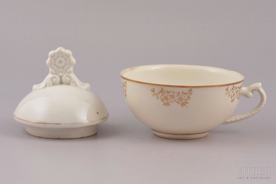 teacup and lid, from service "Laima", porcelain, Rīga porcelain factory, Riga (Latvia), USSR, 1953-1962, h (cup) 5 cm, lid h 7.2 cm, Ø 7.9 cm, second grade, micro chips on the edge of cup