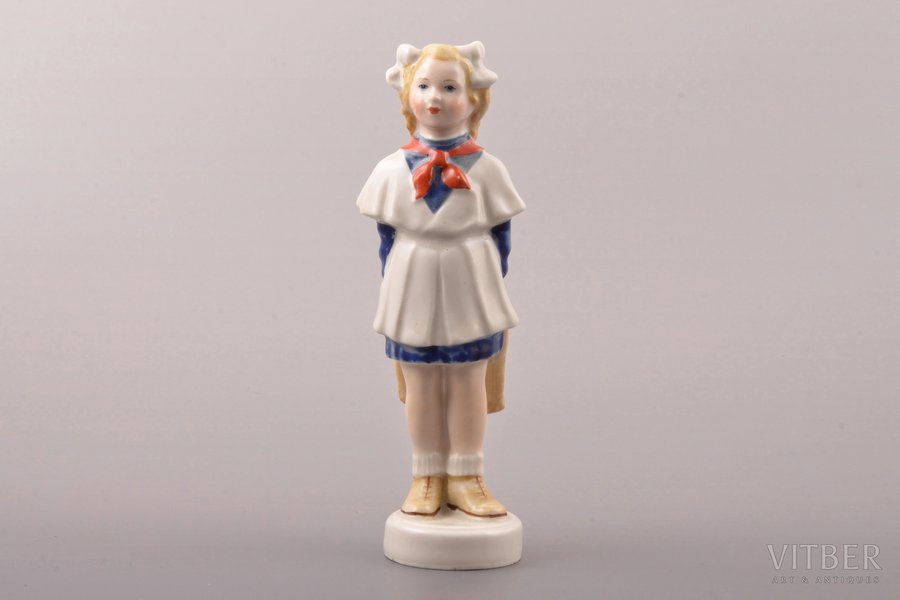 figurine, Young Pioneer Girl, porcelain, Riga (Latvia), USSR, Riga porcelain factory, molder - Zina Ulste, the 50ies of 20th cent., h 16 cm, second grade, restoration of the legs