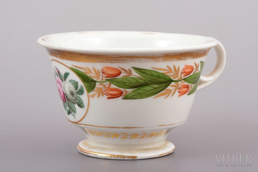 small cup, porcelain, Gardner porcelain factory, hand-painted, Russia, the 2nd half of the 19th cent., h 5.3 cm, hairline crack at the handle, chip on the handle