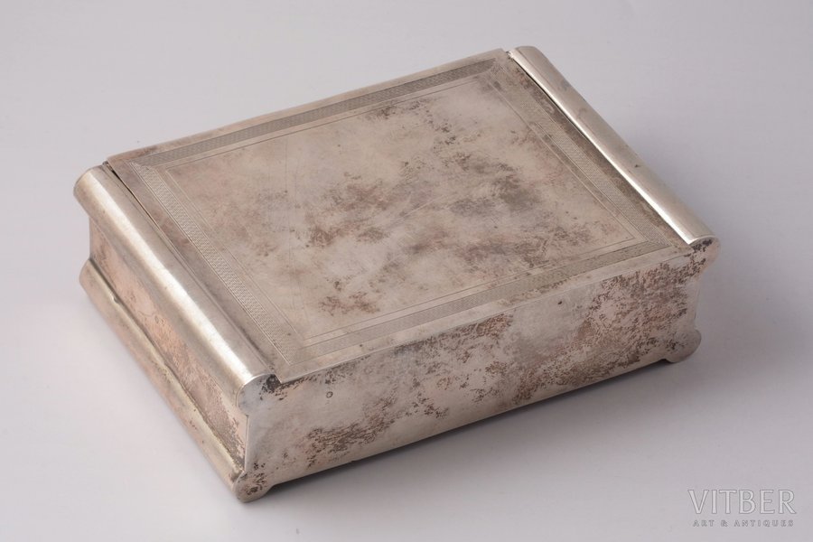 коробка для сигар, серебро, 875 проба, 400 г, штихельная резьба, 15 х 10.7 x 4.7 см, 30-е годы 20го века, Латвия