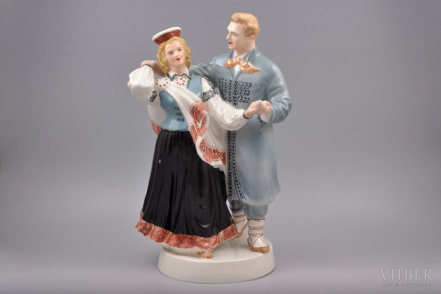 figurine, Folk dance (black skirt), porcelain, Riga (Latvia), USSR, Riga porcelain factory, molder - Zina Ulste, 1954-1962, 33 cm, top grade