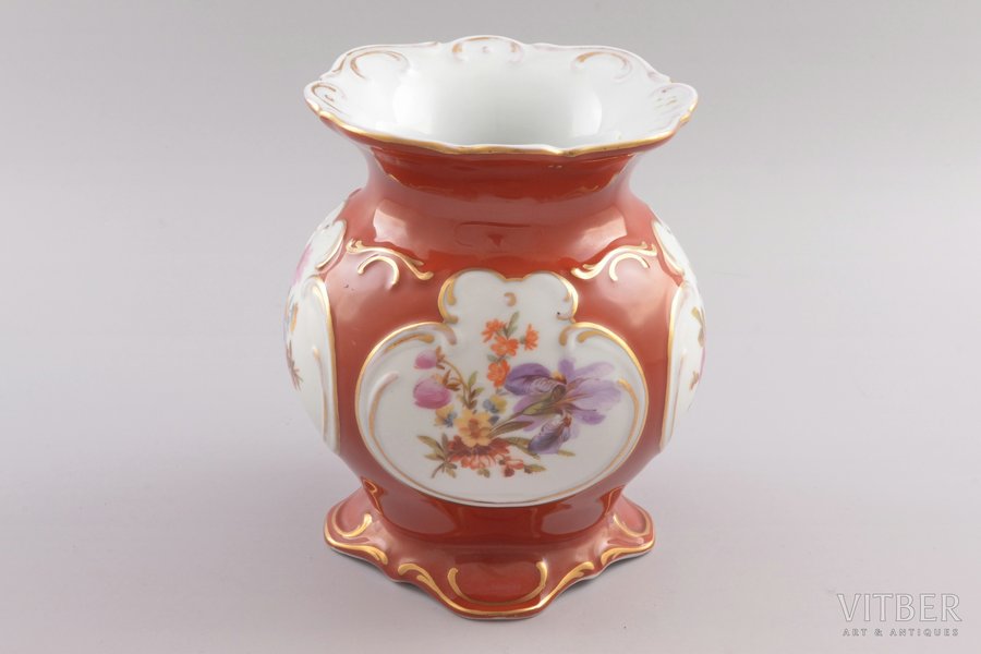 vase, Floral motif, porcelain, M.S. Kuznetsov manufactory, Riga (Latvia), 1937-1940, 14.5 cm, second grade