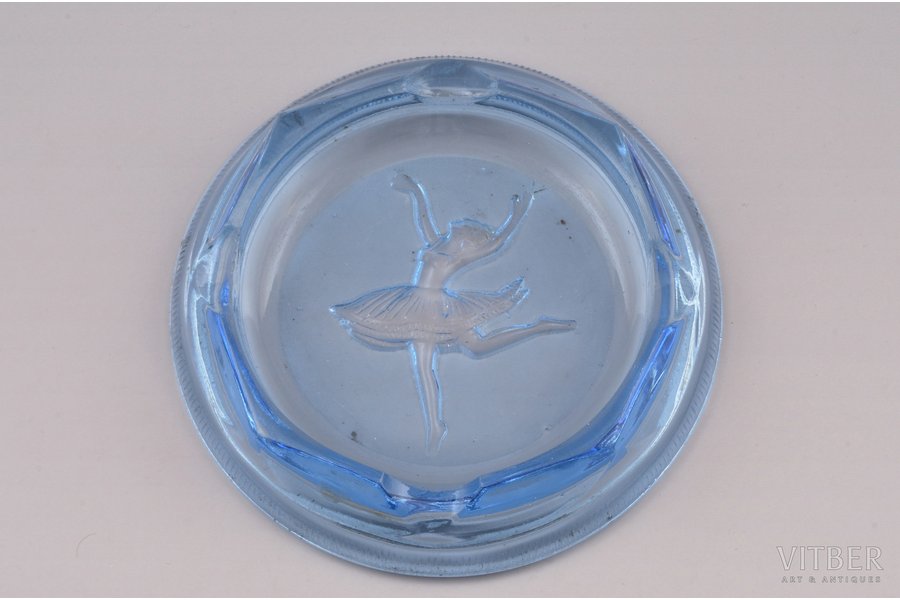 ash tray, ballerina, Ilguciems glass factory, Latvia, the 20ties of 20th cent., Ø 16 / H 2.7 cm