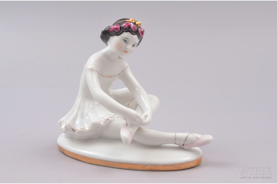 statuete, Jaunā balerīna, porcelāns, PSRS, LFZ - Lomonosova porcelāna rūpnīca, modeļa autors - S.B. Velihova, 20 gs. 60tie gadi, 10.8 cm