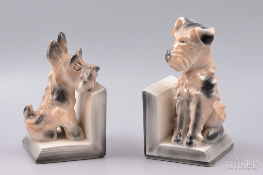 figurine, bookends "Dogs", faience, Riga (Latvia), Riga Ceramics Factory, the 40ies of 20th cent., 16 / 18 cm, second grade, professional restoration of a small bookend