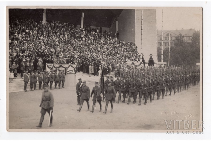 фотография, Рига, Президент Латвии Янис Чаксте, парад, Эспланада, Латвия, 20-30е годы 20-го века, 13.6x8.6 см