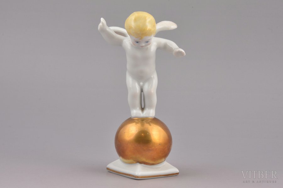 статуэтка, Ангел на золотом шаре, фарфор, Рига (Латвия), фабрика М.С. Кузнецова, 1937-1940 г., h 12.7 см, первый сорт