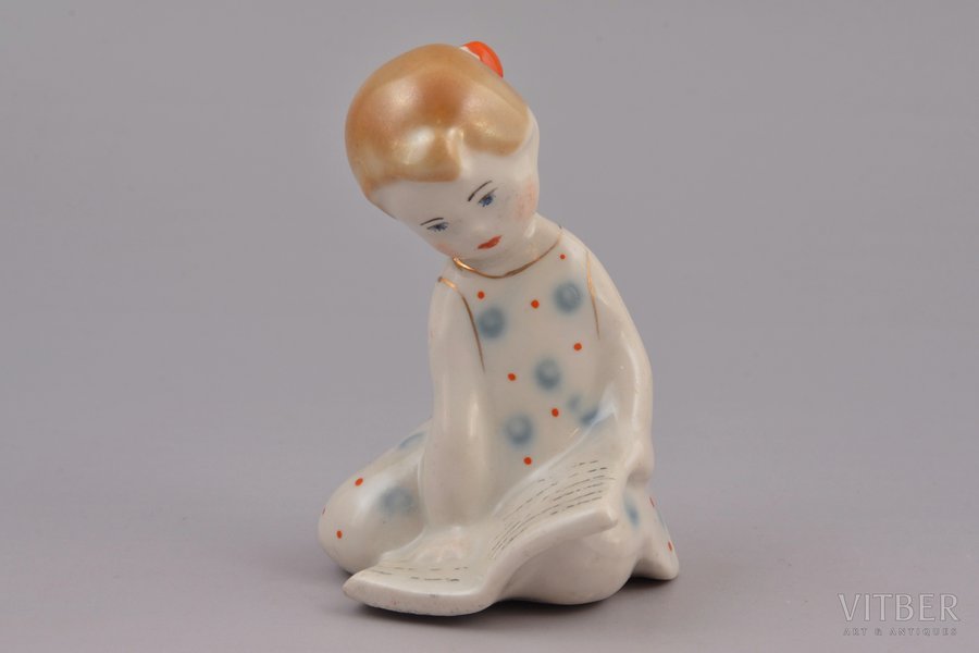 figurine, Girl with a book, po...
