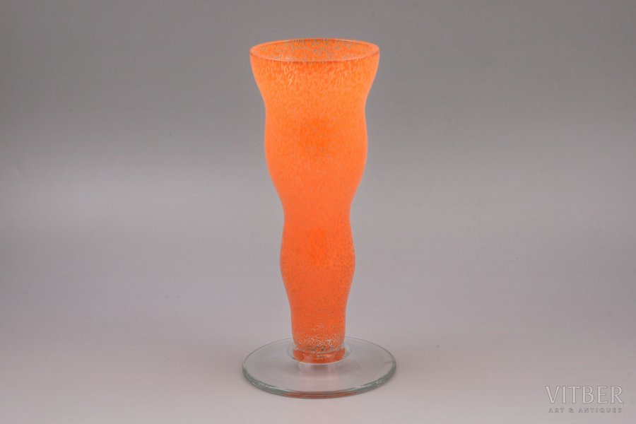 vase, "Movina", Līvāni Glass factory, Latvia, the 90ies of 20th cent., h 22.2 cm, made to order