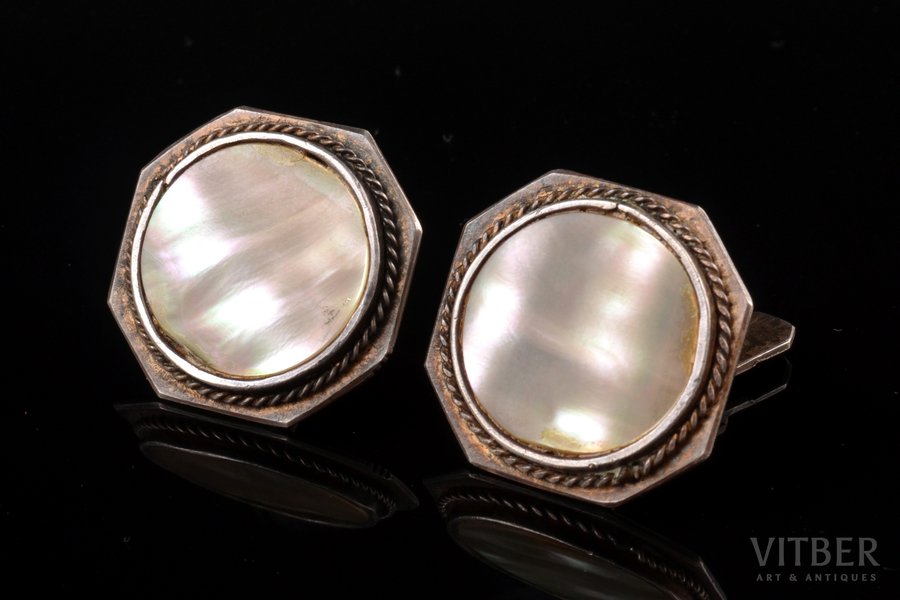cufflinks, made of 1 lats coin, silver, 16.70 g., the item's dimensions 2.3 x 2.3 cm, mother-of-pearl, the 30ties of 20th cent., Latvia