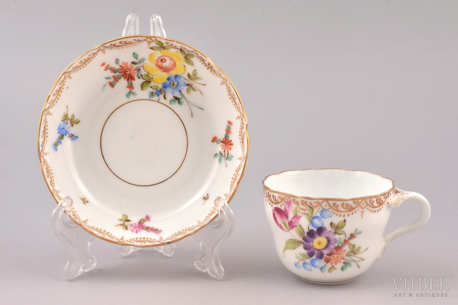 coffee pair, porcelain, Gardner manufactory, hand-painted, Russia, the end of the 19th century, h (cup) 4.8 cm, Ø (saucer) 10.2 cm