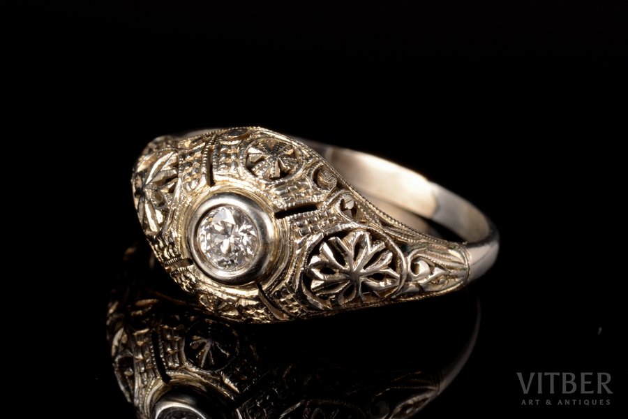 a ring, gold, 18 k standard, 2.60 g., the size of the ring 18.5, diamonds, ~ 0.20-0.25 ct
