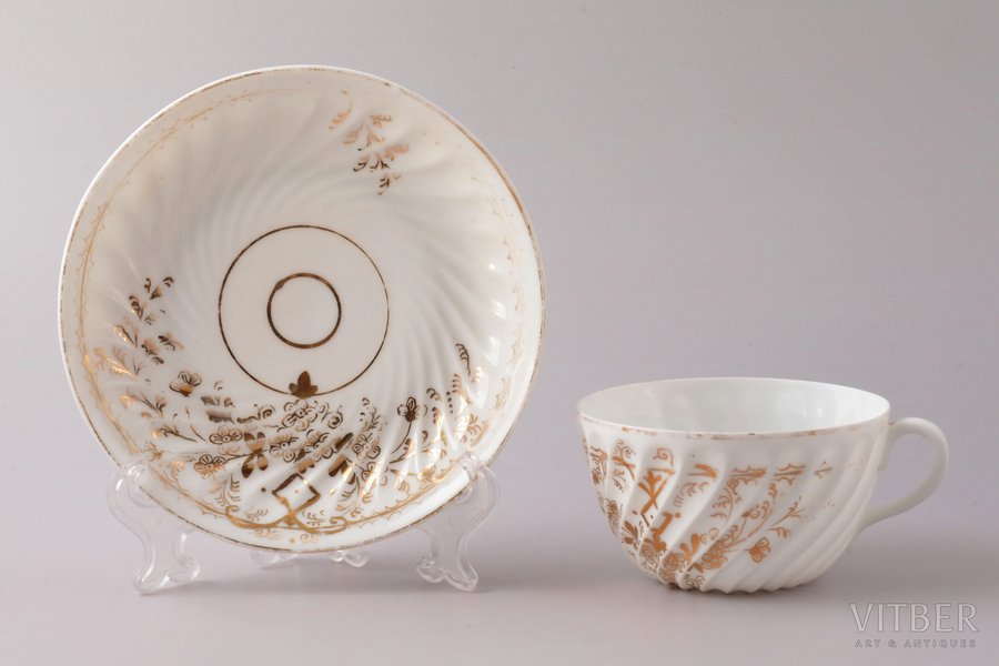 tea pair, porcelain, M.S. Kuznetsov manufactory, Riga (Latvia), 1872-1887, h (cup) 5.2 cm, Ø (saucer) 14.3 cm, hairline cracks on the cup