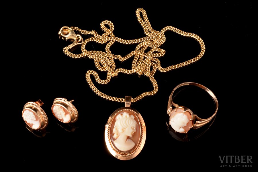 a set of a ring, earrings, pendant with chain, cameo, gold, 585 standard, total weight of items 10.85 g., Finland, ring size 19, earrings 1.3 x 1.1 cm, pendant 2.3 x 1.7 cm