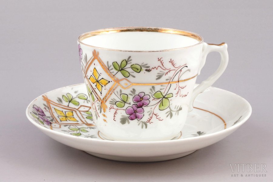 tea pair, porcelain, M.S. Kuznetsov manufactory, hand-painted, Riga (Latvia), Russia, the border of the 19th and the 20th centuries, h (cup) 6.5 cm, Ø (saucer) 14.7 cm
