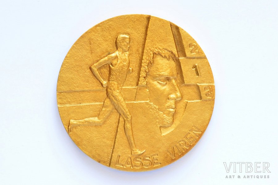 table medal, in honor of the Finnish long-distance runner, 4-time Olympic champion Lasse Artturi Viren (ex. Nr. 247/500), gold, 750 standard, Finland, 1976, 50.5 mm, 108.35 g
