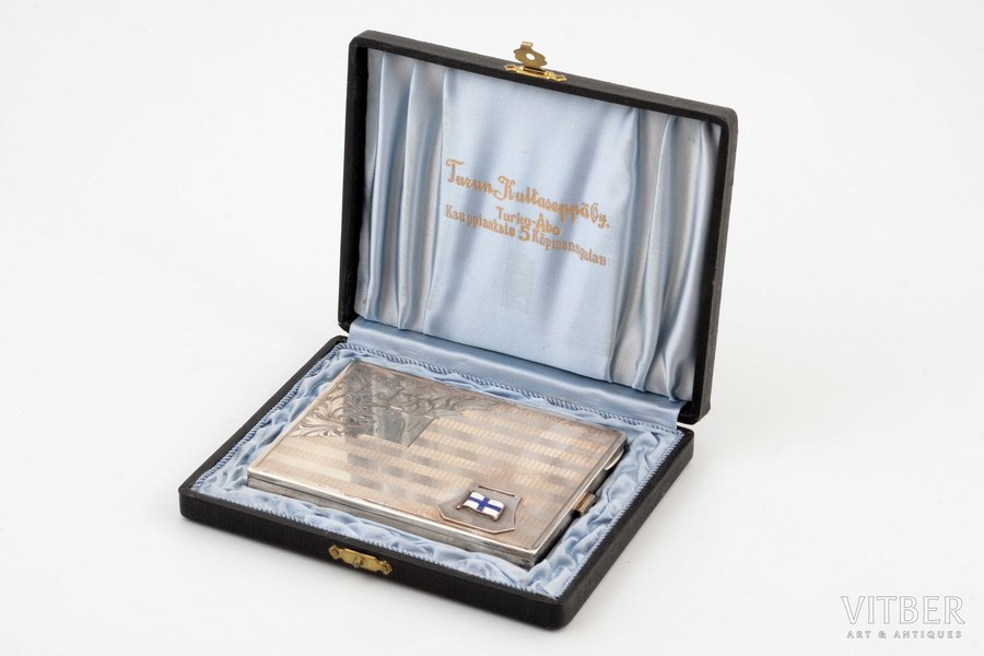 портсигар, серебро, 830 проба, вес изделия 159 г, штихельная резьба, 8.1 x 11.3 x 1.4 см, 1951 г., Турку, Финляндия, в коробке