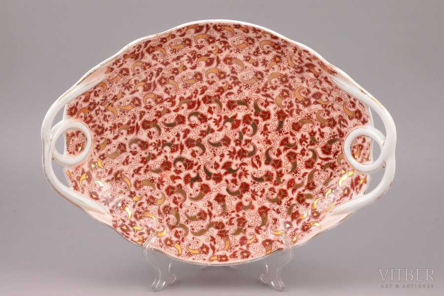 bisquit dish, porcelain, M.S. Kuznetsov manufactory, Russia, the border of the 19th and the 20th centuries, 31.3 x 22.2 cm