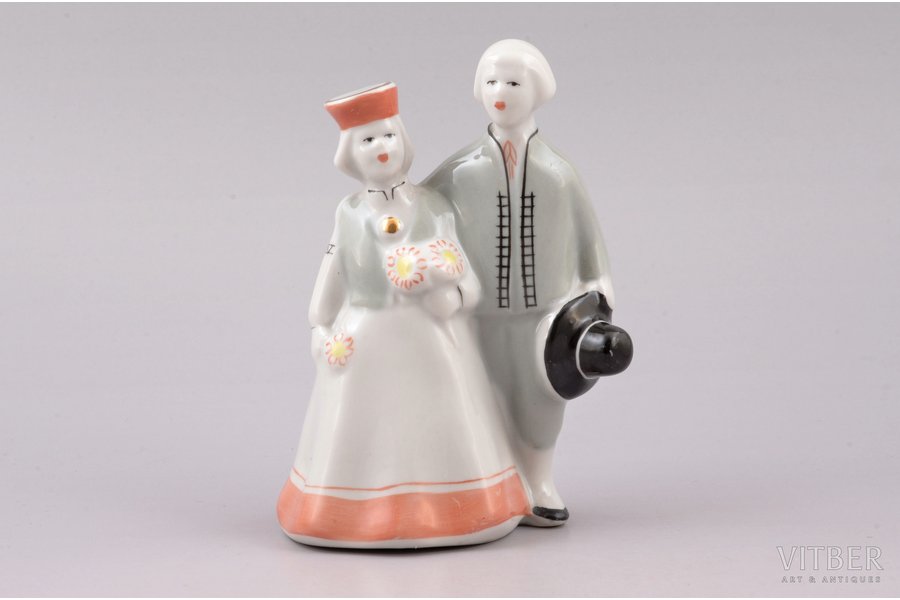 figurine, On the walk (Сouple in traditional costumes), porcelain, Riga (Latvia), Riga porcelain factory, 1948-1970, 10.9 cm, first grade