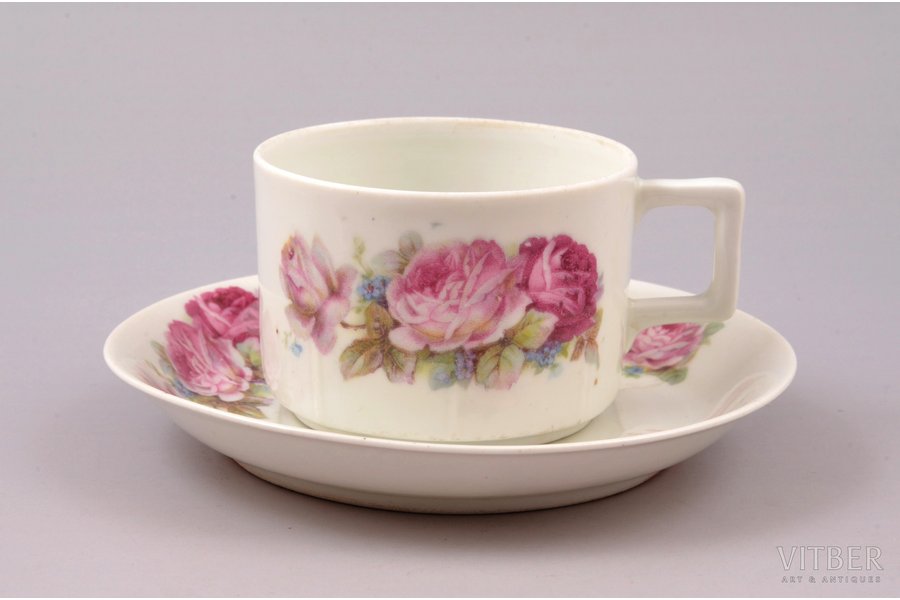 tea pair, porcelain, M.S. Kuznetsov manufactory, Riga (Latvia), 1920-1933, h (cup) 5.2 cm, Ø (saucer) 13.7 cm, third grade
