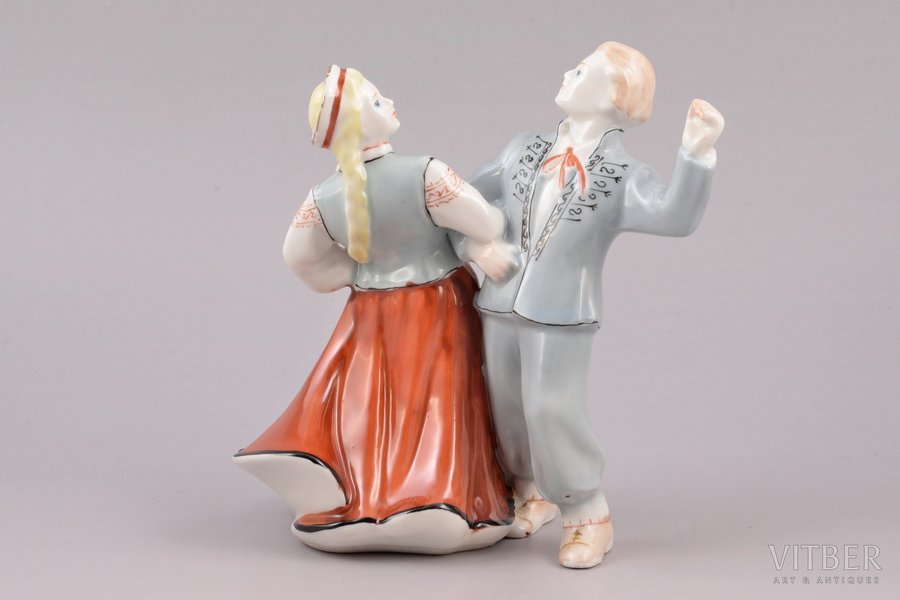 statuete, Tautas deja, porcelāns, Rīga (Latvija), PSRS, Rīgas porcelāna rūpnīca, modeļa autors - Ilga Vanaga, 1959 g., 13.2 cm, pirmā šķira