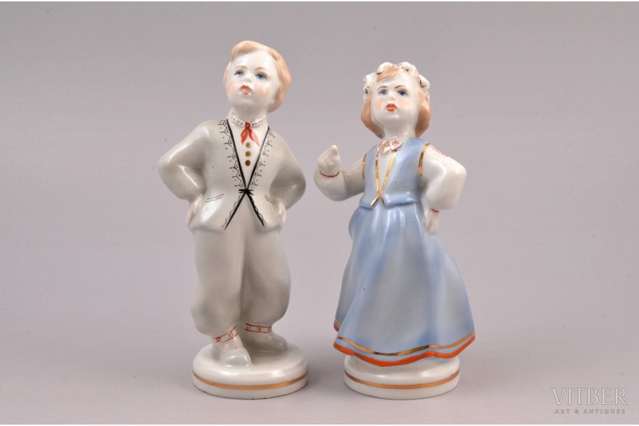pair of figurines, Folk dance, porcelain, Riga (Latvia), USSR, Riga porcelain factory, molder - Leja Novozeneca, 13.8 / 12.7 cm, first grade