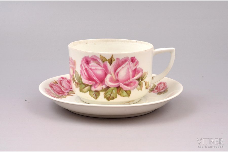 tējas pāris, "Rozes", porcelāns, M.S. Kuzņecova rūpnīca, Rīga (Latvija), 1920-1933 g., h (tasīte) 5.3 cm, Ø (apakštasīte) 13.7 cm, trešā šķira