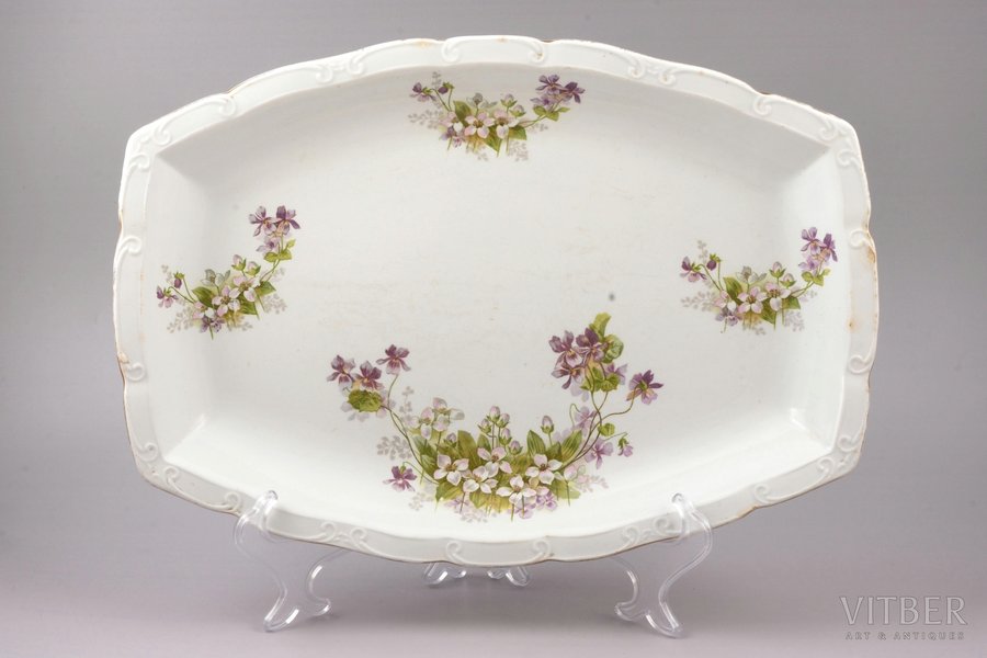dish, "Flowers", porcelain, M.S. Kuznetsov manufactory, Russia, the border of the 19th and the 20th centuries, 26 x 37.4 cm, traces of everyday use, little chip