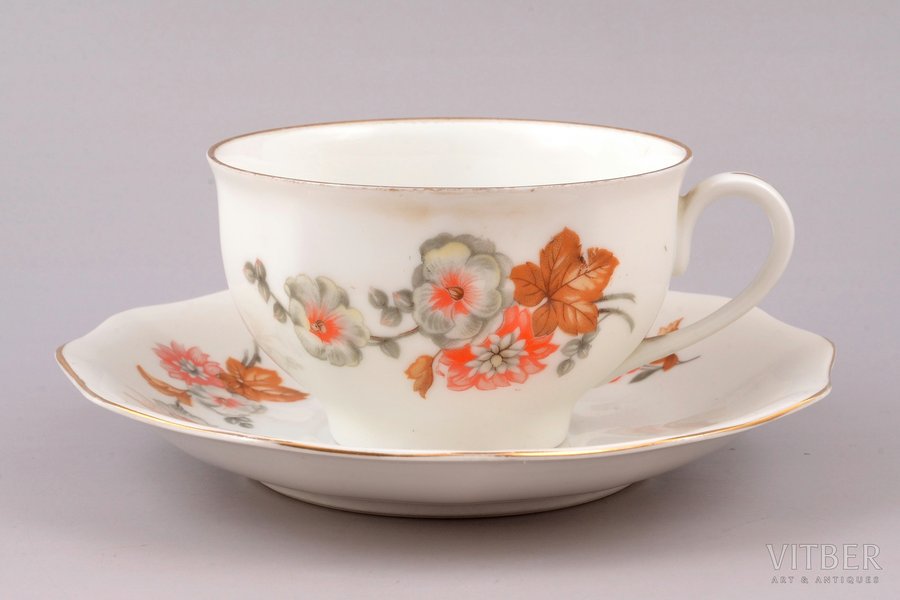tea pair, porcelain, J.K. Jessen manufactory, Riga (Latvia), 1936-1939, h (cup) 5.8 cm, Ø (saucer) 15.5 cm, second grade