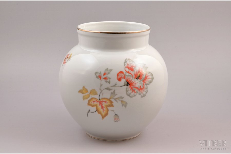 vase, Floral motif, porcelain, M.S. Kuznetsov manufactory, Riga (Latvia), 1937-1940, h/Ø 18/17 cm