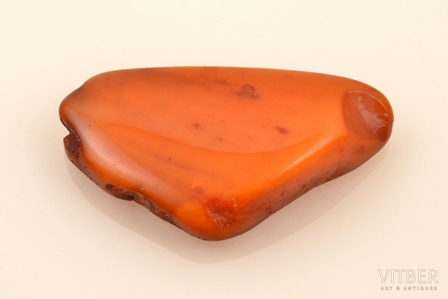 amber, 21.15 g., the item's dimensions 7 x 4.1 x 1.3 cm