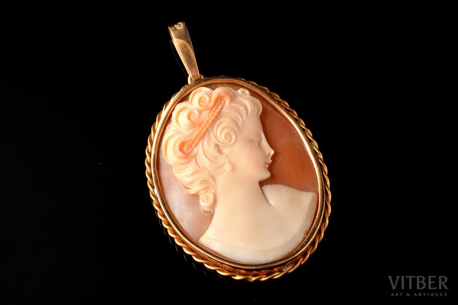 a pendant, cameo, gold, 750 standard, 12.13 g., the item's dimensions 4.6 x 3.4 cm, import hallmark of Finland