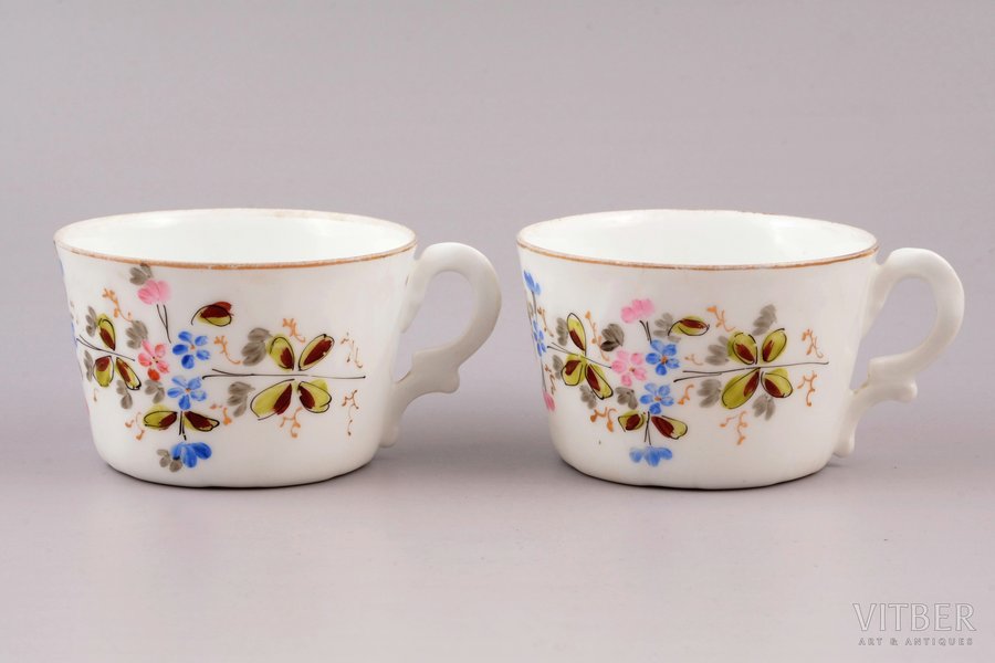 pair of cups, porcelain, M.S. Kuznetsov manufactory, Riga (Latvia), Russia, 1890-1910, h 5.4 cm, Riga factory