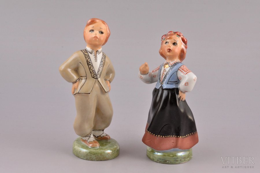 pair of figurines , Folk dance...