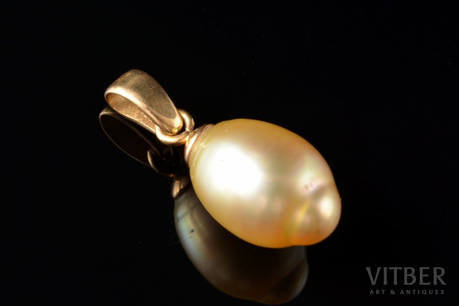 kulons, zelts, 750 prove, 3.94 g., izstrādājuma izmērs 2.8 x 1.15 x 1.15 cm, pērle