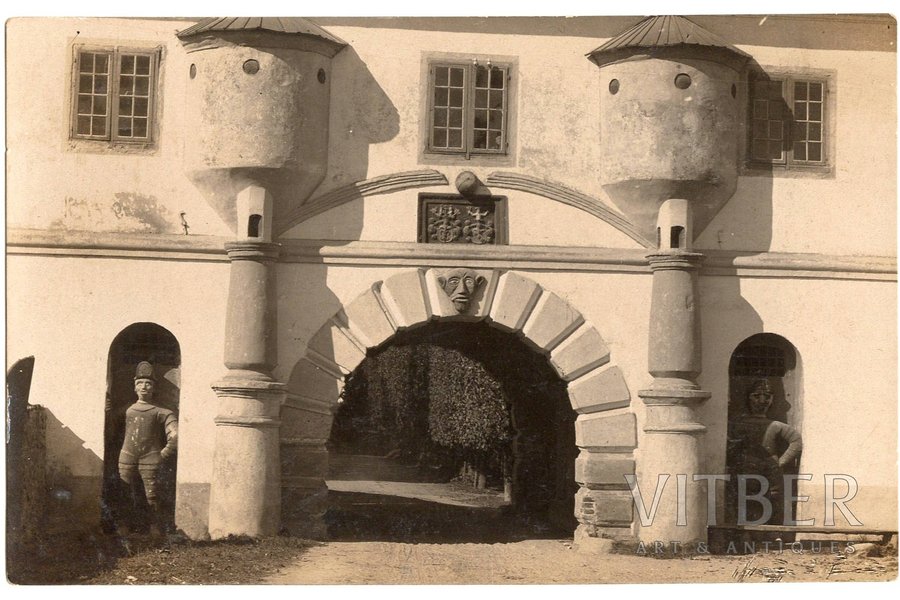 photography, Priekule (Preekuln), gate, Latvia, 20-30ties of 20th cent., 8.9 x 13.9 cm