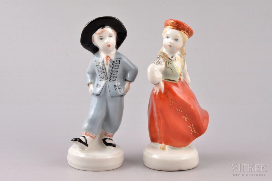 figurine, Folk dance (couple), porcelain, Riga (Latvia), USSR, Riga porcelain factory, molder - Leja Novozeneca, 11.2 / 11 cm, first grade
