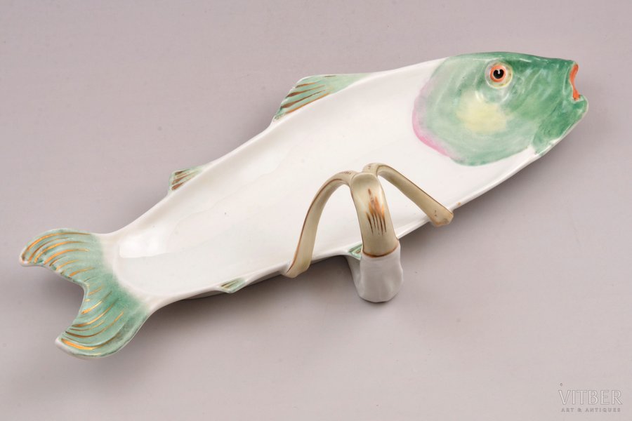 fish serving plate, in the shape of fish, with handle, porcelain, Gardner porcelain factory, Russia, 34.1 x 13.7 cm, h 9.1 cm, without hallmark
