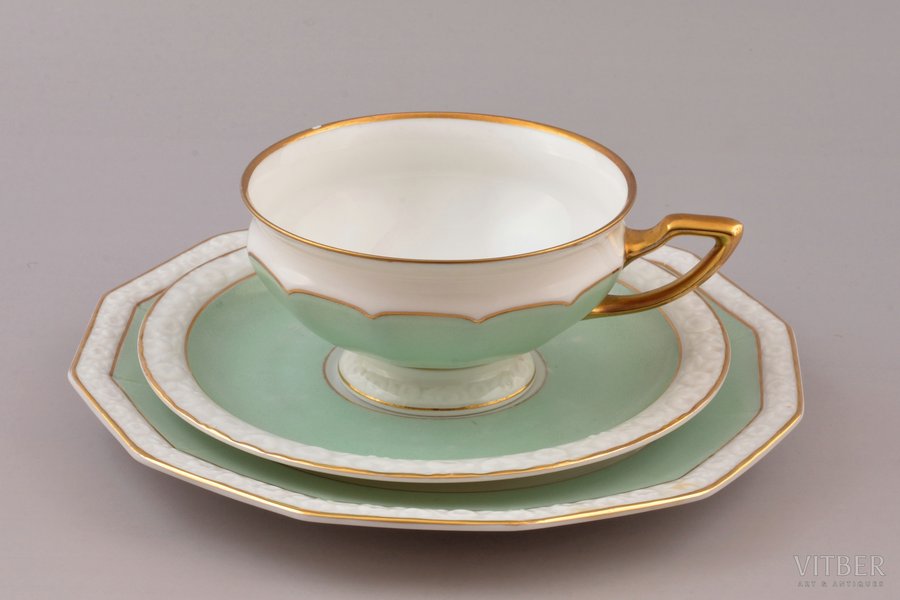 tējas trio, porcelāns, Langebraun, Igaunija, 20 gs. 20-30tie gadi, h (tasīte) 5.6 cm, Ø (apakštasīte) 15.9 cm, Ø (šķīvītis) 19.5 - 20 cm, mikro nošķēlums uz tasītes malas