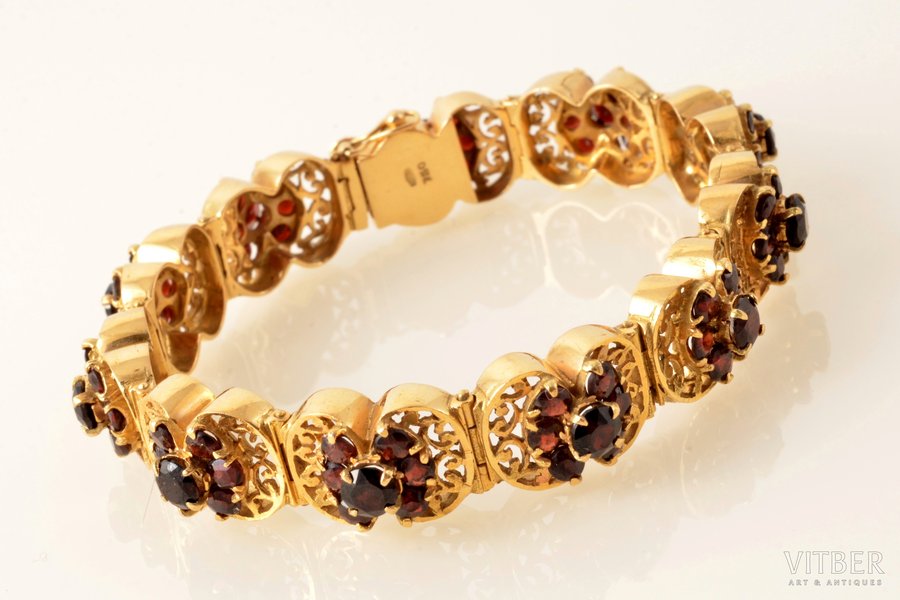 a bracelet, gold, 750 standard, 42.13 g., garnet, Italy, bracelet length 17.7 cm