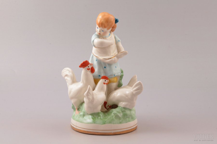 statuete, Meitenīte ar vistām, porcelāns, PSRS, Minskas porcelāna-fajansa rūpnīca, modeļa autors - N. Mališeva, 1957-1965 g., 18.7 cm