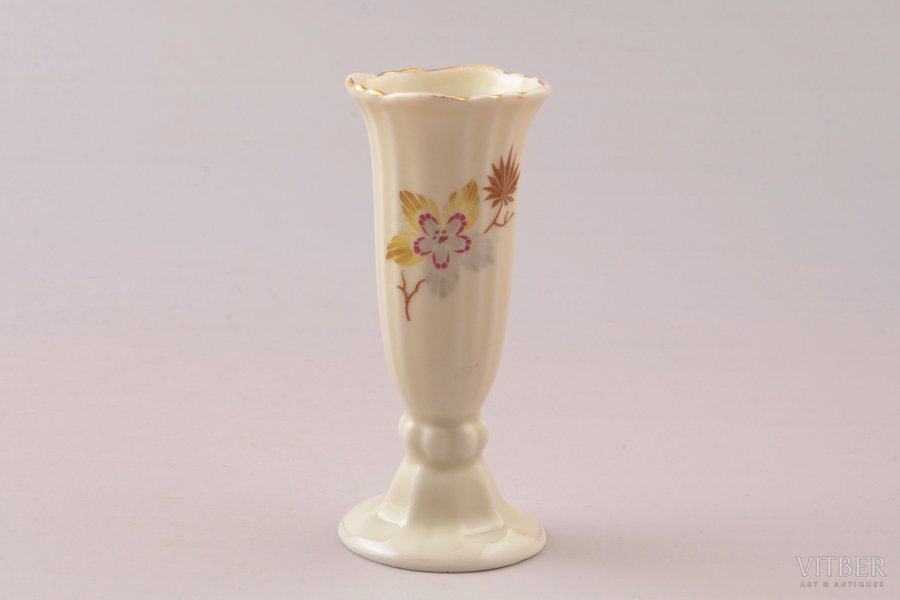 small vase, porcelain, M.S. Kuznetsov manufactory, Riga (Latvia), 1934-1936, h 10.5 cm, third grade