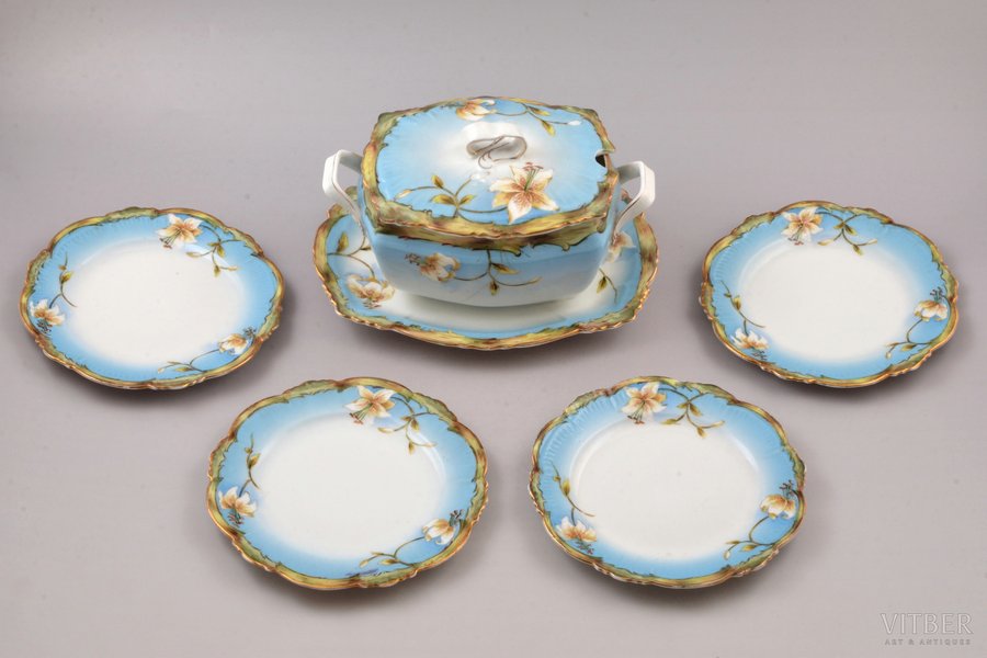 set, sauceboat and 4 plates, porcelain, M.S. Kuznetsov manufactory, hand-painted, Russia, 1891-1917, sauceboat h (with lid) 12 cm, base 20.2 x 15 cm, plate Ø 15.4 cm, Dmitrov factory; hairline crack oh the side of sauceboat and on one plate, 2 of the plates with chips on the surface of the edge