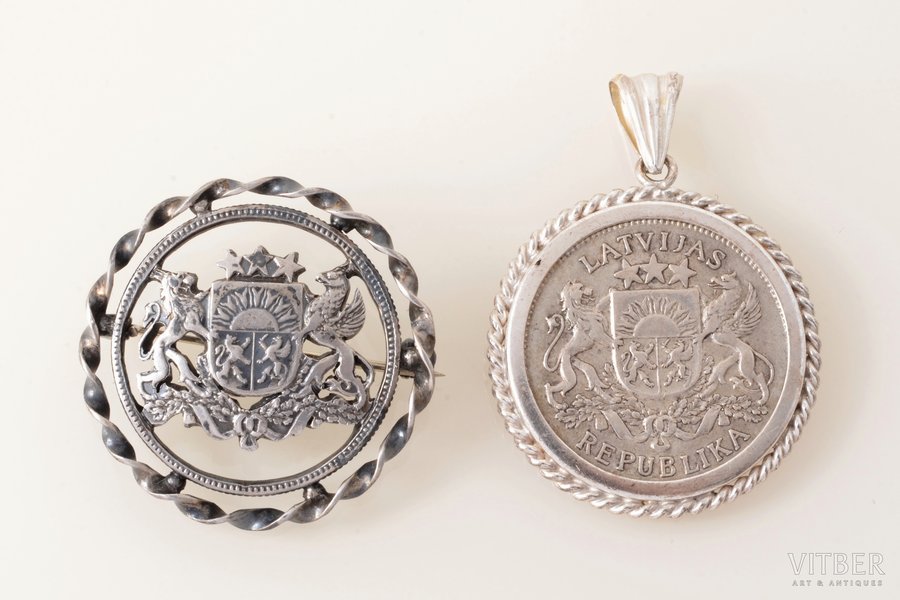 комплект: кулон и сакта, из 2-латовых монет, серебро, общий вес изделий 22.25 г; кулон Ø 3.2 см, 835 проба, сакта Ø 3.3 см, 20-30е годы 20го века, Латвия